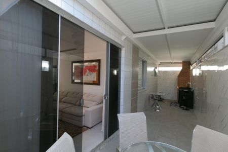 Apartamento à venda com 127m², 3 quartos e 2 vagas Apartamento à venda com 127m², 3 quartos e 2 vagasVaranda gourmet