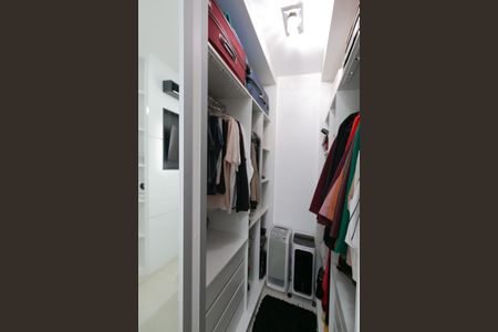 Apartamento à venda com 127m², 3 quartos e 2 vagas Apartamento à venda com 127m², 3 quartos e 2 vagasCloset