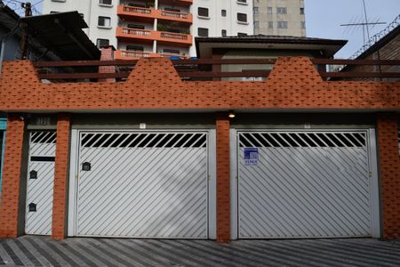 Casa à venda com 231m², 3 quartos e 2 vagasFachada