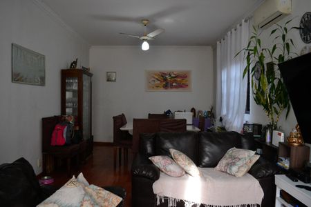 Casa à venda com 231m², 3 quartos e 2 vagasSala