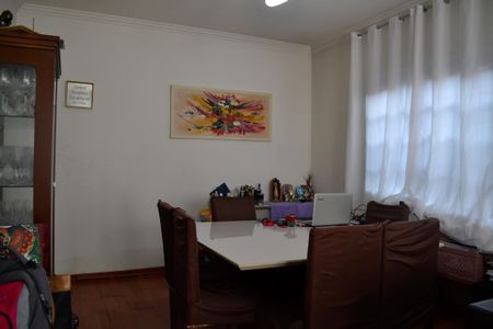 Casa à venda com 231m², 3 quartos e 2 vagasSala