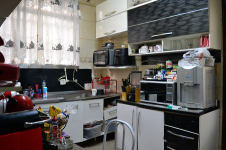 Casa à venda com 231m², 3 quartos e 2 vagasCozinha