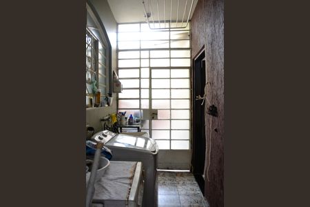 Casa à venda com 231m², 3 quartos e 2 vagasArea de serviço