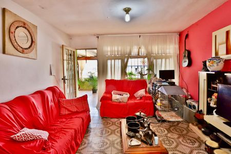 Casa à venda com 220m², 2 quartos e 8 vagas Casa à venda com 220m², 2 quartos e 8 vagasSala