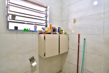 Casa à venda com 220m², 2 quartos e 8 vagas Casa à venda com 220m², 2 quartos e 8 vagasBanheiro