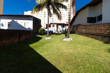 Casa à venda com 415m², 2 quartos e 2 vagas Casa à venda com 415m², 2 quartos e 2 vagasQuintal