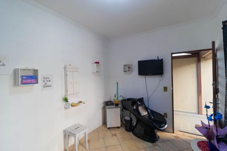 Casa à venda com 415m², 2 quartos e 2 vagas Casa à venda com 415m², 2 quartos e 2 vagasSala