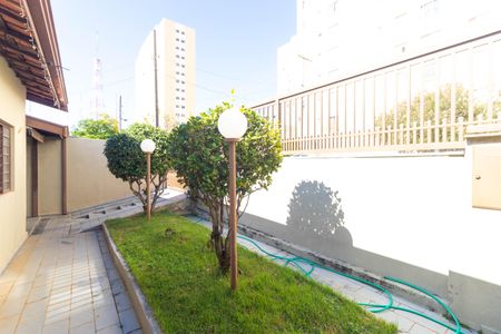 Casa à venda com 415m², 2 quartos e 2 vagas Casa à venda com 415m², 2 quartos e 2 vagasQuintal