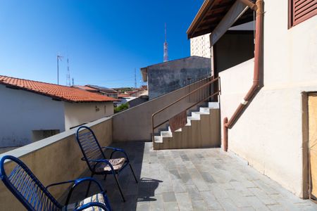 Casa à venda com 415m², 2 quartos e 2 vagas Casa à venda com 415m², 2 quartos e 2 vagasQuintal