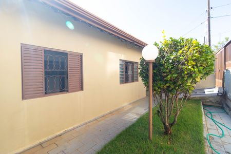 Casa à venda com 415m², 2 quartos e 2 vagas Casa à venda com 415m², 2 quartos e 2 vagasQuintal