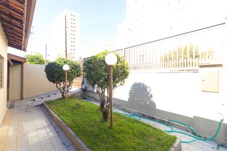 Casa à venda com 415m², 2 quartos e 2 vagas Casa à venda com 415m², 2 quartos e 2 vagasQuintal