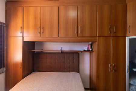 Casa à venda com 415m², 2 quartos e 2 vagas Casa à venda com 415m², 2 quartos e 2 vagasSuíte