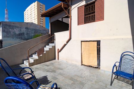 Casa à venda com 415m², 2 quartos e 2 vagas Casa à venda com 415m², 2 quartos e 2 vagasQuintal