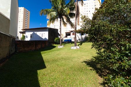 Casa à venda com 415m², 2 quartos e 2 vagas Casa à venda com 415m², 2 quartos e 2 vagasQuintal