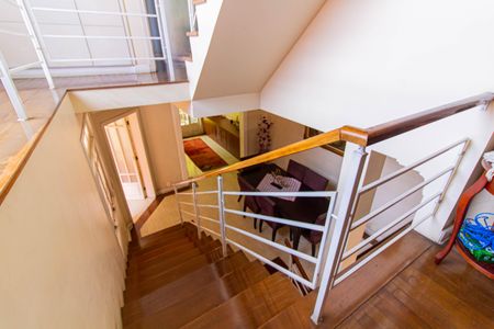 Casa à venda com 300m², 3 quartos e 1 vagaEscada