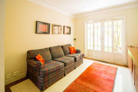 Casa à venda com 300m², 3 quartos e 1 vagaSala de TV