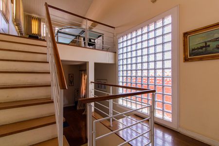 Casa à venda com 300m², 3 quartos e 1 vagaEscada