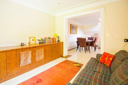 Casa à venda com 300m², 3 quartos e 1 vagaSala de TV