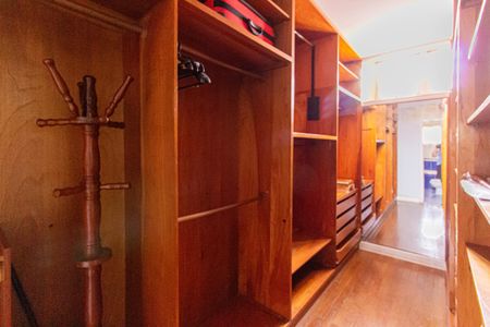 Casa à venda com 300m², 3 quartos e 1 vagaSuíte / Closet