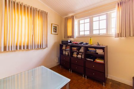 Casa à venda com 300m², 3 quartos e 1 vagaEscritório