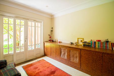 Casa à venda com 300m², 3 quartos e 1 vagaSala de TV