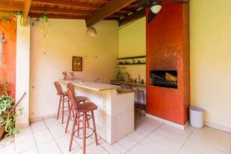 Casa à venda com 300m², 3 quartos e 1 vagaÁrea externa / Churrasqueira