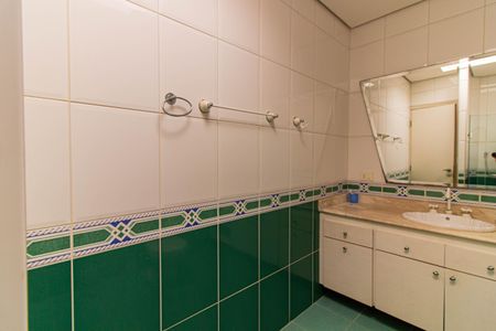 Casa à venda com 300m², 3 quartos e 1 vagaBanheiro