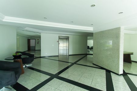 Apartamento à venda com 128m², 4 quartos e 4 vagas Apartamento à venda com 128m², 4 quartos e 4 vagasHall