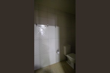 Casa para alugar com 250m², 2 quartos e 1 vaga Casa para alugar com 250m², 2 quartos e 1 vagaBanheiro da Suíte 1