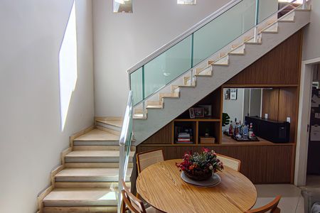 Casa à venda com 298m², 3 quartos e 3 vagasEscada 