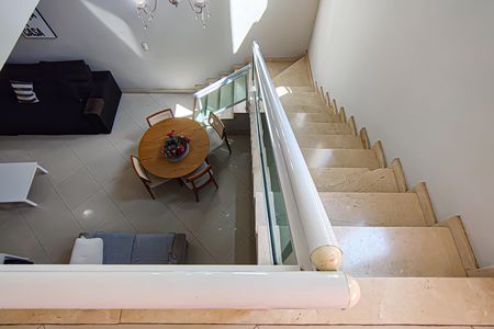 Casa à venda com 298m², 3 quartos e 3 vagasEscada