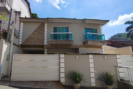 Casa à venda com 298m², 3 quartos e 3 vagasFachada