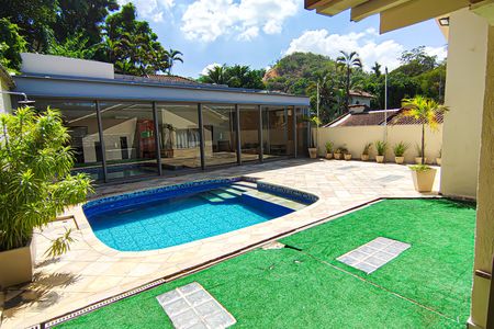 Casa à venda com 298m², 3 quartos e 3 vagasPiscina