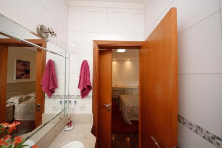 Casa à venda com 165m², 3 quartos e 3 vagasBanheiro Suíte