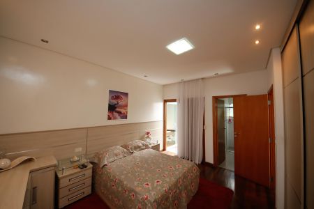 Casa à venda com 165m², 3 quartos e 3 vagasSuíte