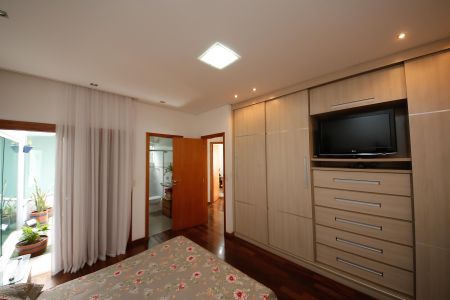 Casa à venda com 165m², 3 quartos e 3 vagasSuíte