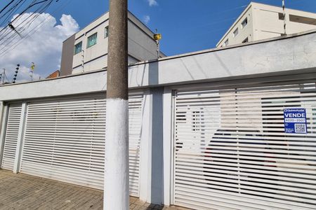 Casa à venda com 165m², 3 quartos e 3 vagasFachada