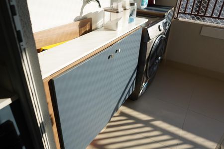 Apartamento para alugar com 54m², 2 quartos e 1 vagaÁrea de Serviço e Varanda