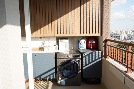 Apartamento para alugar com 54m², 2 quartos e 1 vagaÁrea de Serviço e Varanda