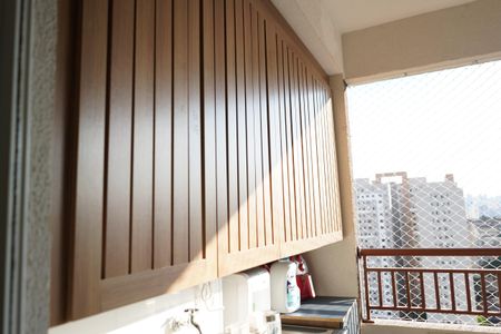 Apartamento para alugar com 54m², 2 quartos e 1 vagaÁrea de Serviço e Varanda