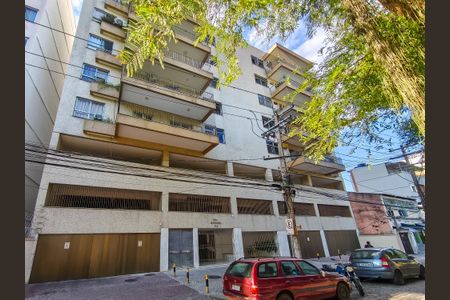 Apartamento para alugar com 75m², 2 quartos e 2 vagasFachada e portaria