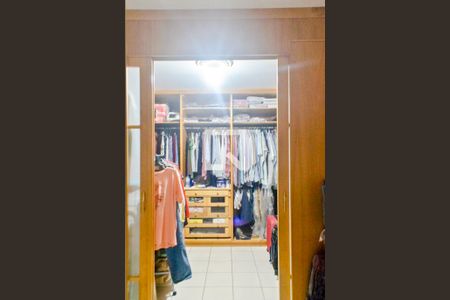 Casa à venda com 250m², 3 quartos e 3 vagasCloset