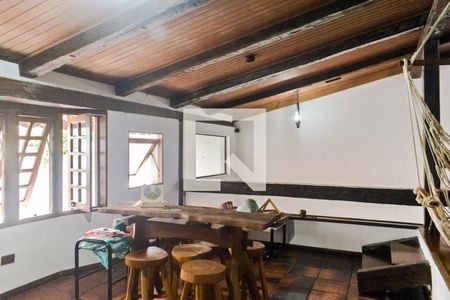 Casa à venda com 250m², 3 quartos e 3 vagasSala