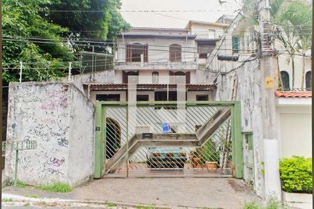 Casa à venda com 250m², 3 quartos e 3 vagasFachada/ Placa 