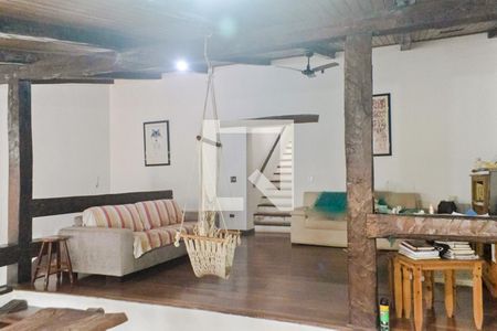 Casa à venda com 250m², 3 quartos e 3 vagasSala