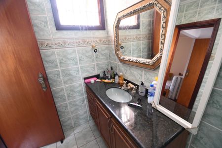 Casa para alugar com 288m², 5 quartos e 3 vagasBanheiro 1