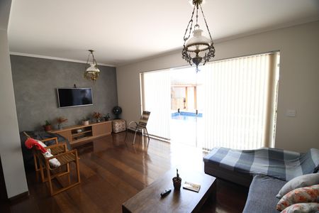 Casa para alugar com 288m², 5 quartos e 3 vagasSala