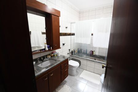 Casa para alugar com 288m², 5 quartos e 3 vagasBanheiro 3