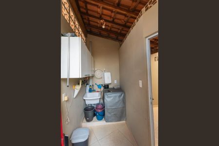 Casa à venda com 300m², 3 quartos e 4 vagas Casa à venda com 300m², 3 quartos e 4 vagasLavanderia