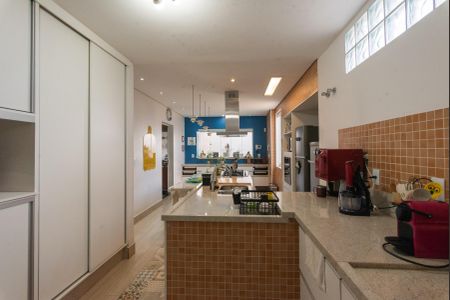 Casa à venda com 300m², 3 quartos e 4 vagas Casa à venda com 300m², 3 quartos e 4 vagasCozinha